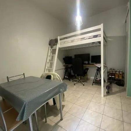 Apartment Center Quiet